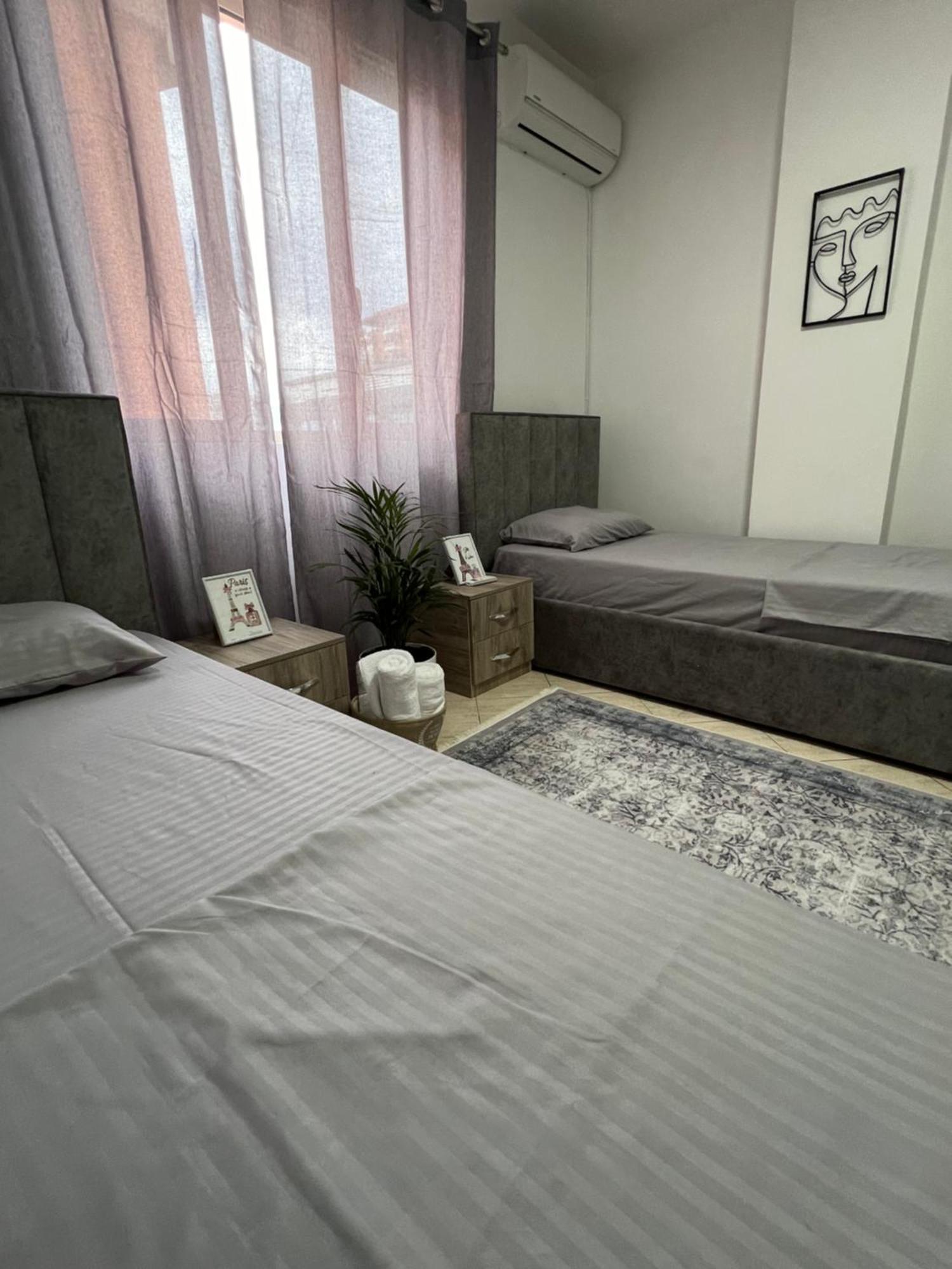 Hostel By Fenix ติรานา ภายนอก รูปภาพ